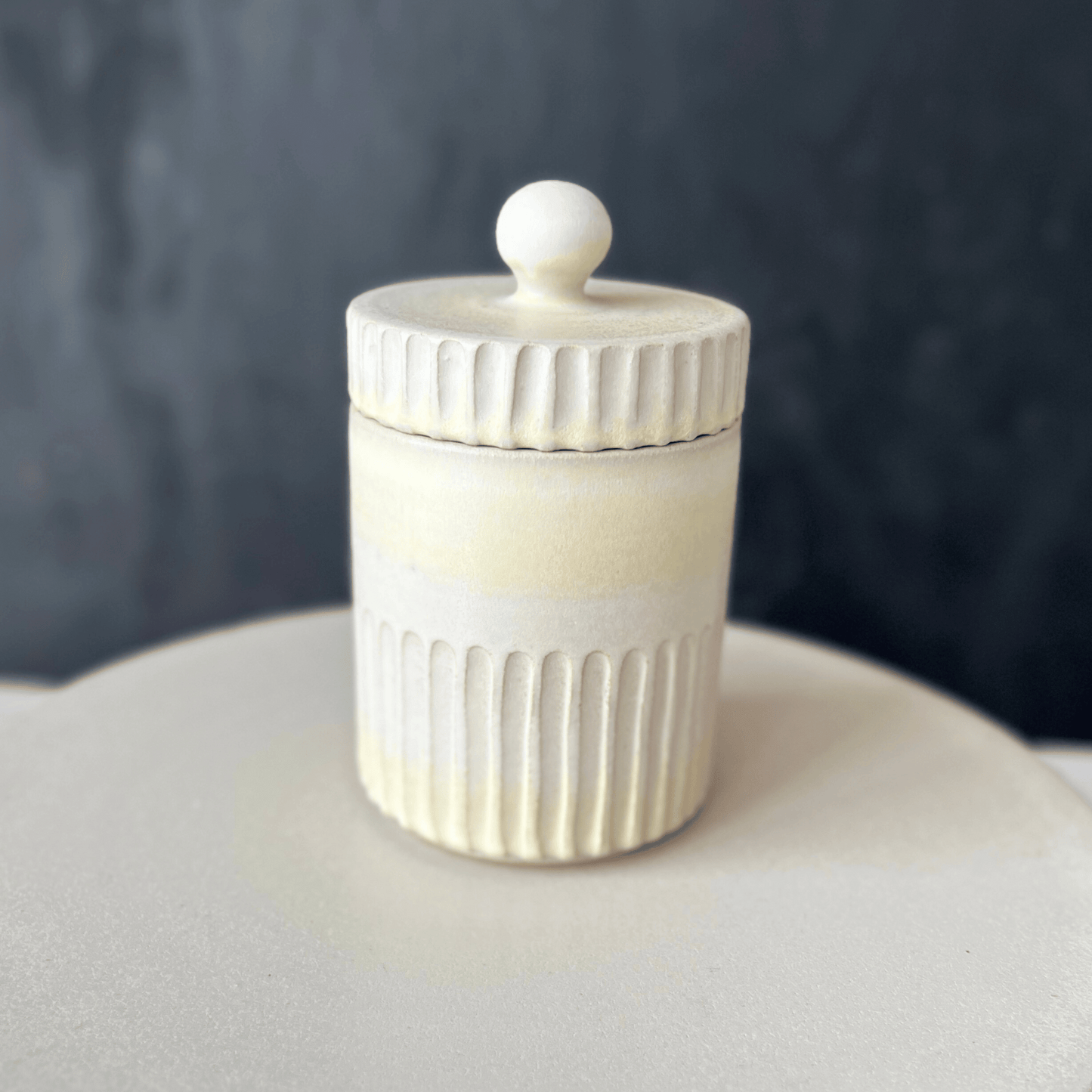 Jar with lid between